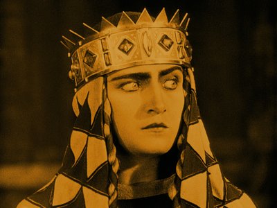 Margarete Schön come Kriemhild nel film I Nibelunghi: La vendetta di Kriemhild di Fritz Lang, 1924 da Unbekannt