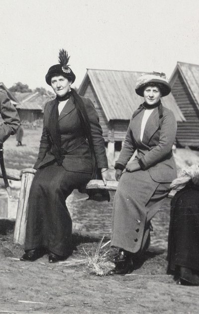 Maria Evgenyevna Golovina, segretaria di Rasputin e Julia Alexandrovna Den da Unbekannt