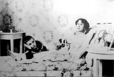 Mathilde Kschessinska, prima ballerina russa, con suo figlio, Volodya, 1910 da Unbekannt