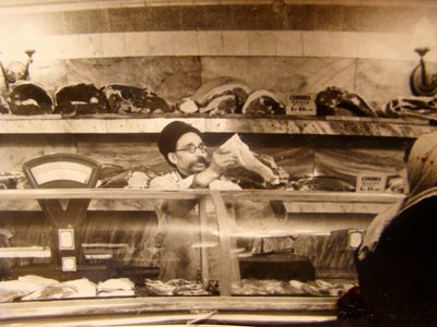 Banco della carne in un negozio di alimentari sovietico, URSS, anni 
