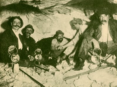 Incontro delle due squadre di perforazione alla perforazione finale del tunnel di Lotchberg da Unbekannt
