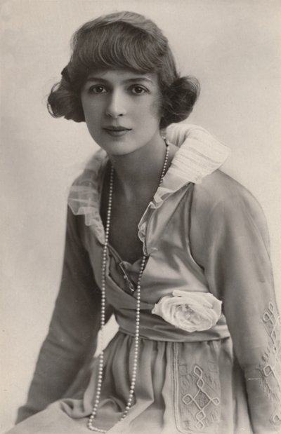 Miss Julia James, c1930 da Unbekannt