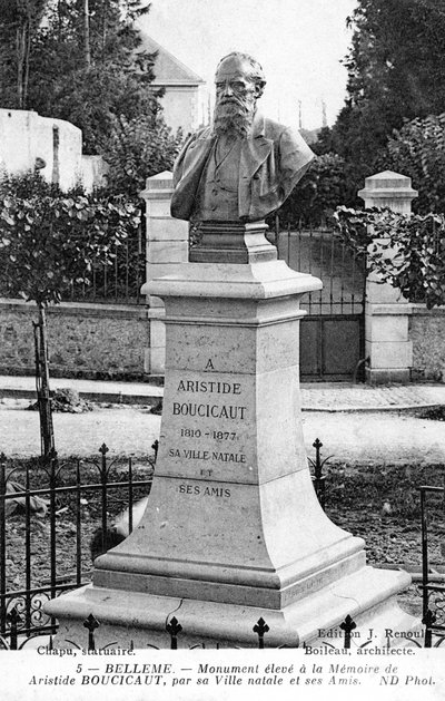 Monumento ad Aristide Boucicaut fuori dalla sua casa nella sua città natale di Bellême, Francia (litografia) da Unbekannt