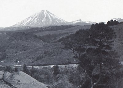 Monte Ngauruhoe, fine XIX-inizio XX secolo da Unbekannt