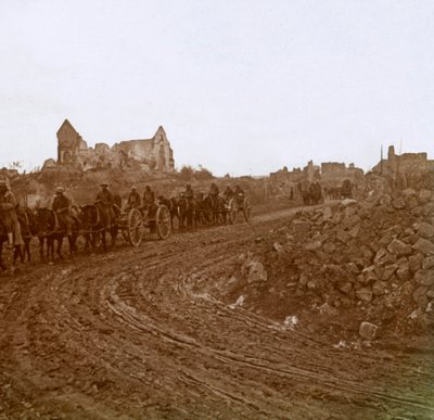 Soldati a cavallo, Somme, nord della Francia, c1914-c1918 da Unbekannt