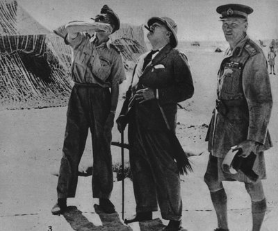 Il signor Churchill con Sir A. Tedder e il Gen. Auchinleck, 1942 da Unbekannt