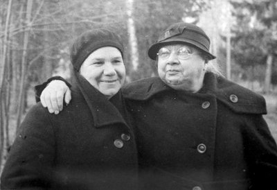 Nadezhda Krupskaya, moglie di Lenin, con un