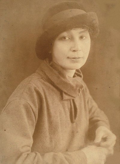 Natalia Sergeevna Goncharova 1881-1962 a Parigi, 1917 da Unbekannt