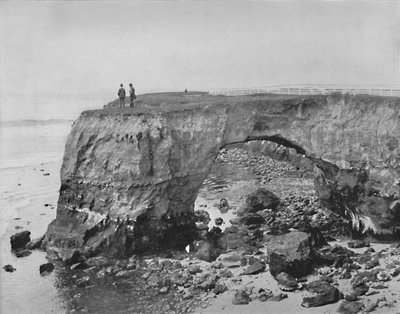 Ponte naturale sulla costa vicino a Santa Cruz, California, c1897 da Unbekannt