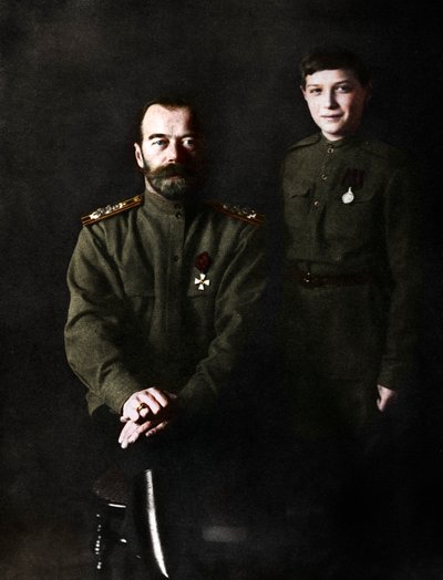 Nicola II, Zar di Russia e suo figlio, Alexei, in uniforme militare, 1915 da Unbekannt