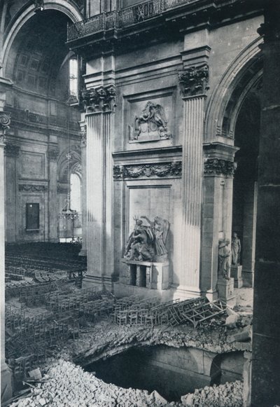 Transetto nord della Cattedrale di San Paolo dopo il bombardamento, 1941 da Unbekannt