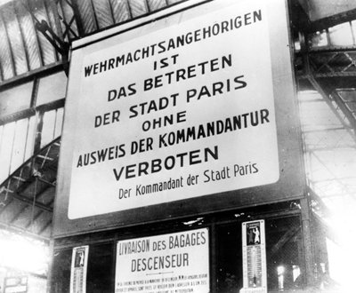 Avviso in una stazione ferroviaria nella Parigi occupata dai tedeschi, 17 luglio 1940 da Unbekannt
