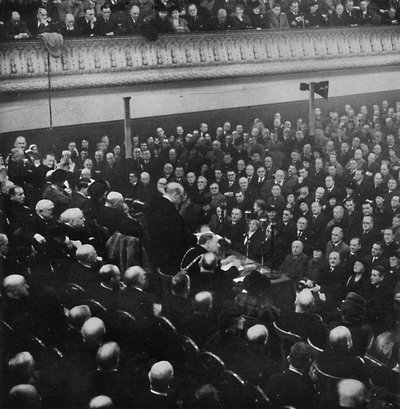 Il 27 gennaio, il Sig. Churchill ha parlato a un pubblico nella Free Trade Hall, Manchester, 1913, 1945 da Unbekannt