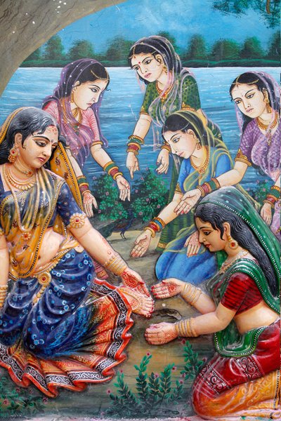 Un giorno, mentre Radha stava andando a incontrare Krishna, calpestò la corteccia spessa di un frutto di tamarindo maturo e si tagliò il piede. Questo la fece ritardare nell