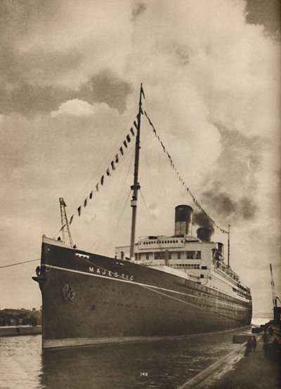 Una delle navi più grandi a galla, la Majestic di proprietà della Cunard White Star Line, 1936 da Unbekannt