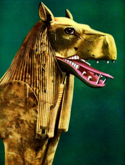 Uno dei supporti gemelli di un divano cerimoniale trovato nella tomba di Tutankhamon, Egitto, 1933-1934 da Unbekannt