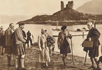 Oltre il mare verso Skye - sbarco a Skye dallo yacht Golden Hind, 1933-1937 da Unbekannt