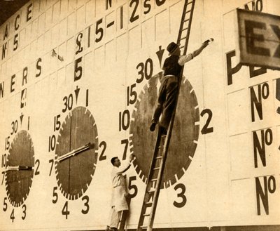 Pittori al lavoro sul tote della White City, West London, 1932, 1933 da Unbekannt