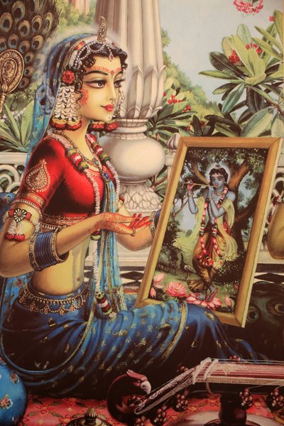 Radha che guarda un