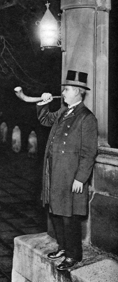 Panyer-man che soffia un corno di bue montato in argento, Middle Temple Hall, Londra, 1926-1927 da Unbekannt