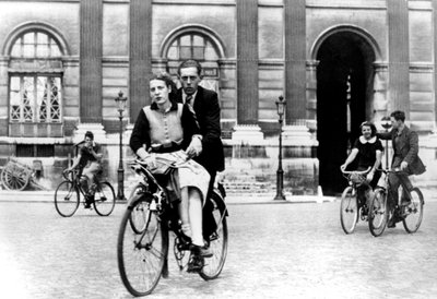 Parigini in bicicletta, Parigi occupata dai tedeschi, luglio 1940 da Unbekannt