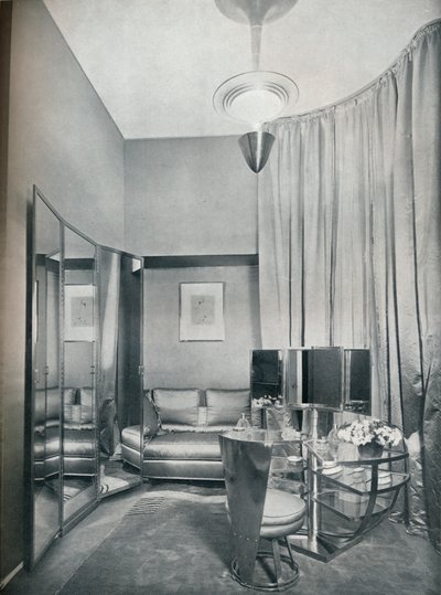 Parte di un boudoir spogliatoio in raso grigio colomba e metallo cromato, di Eugene Printz da Unbekannt