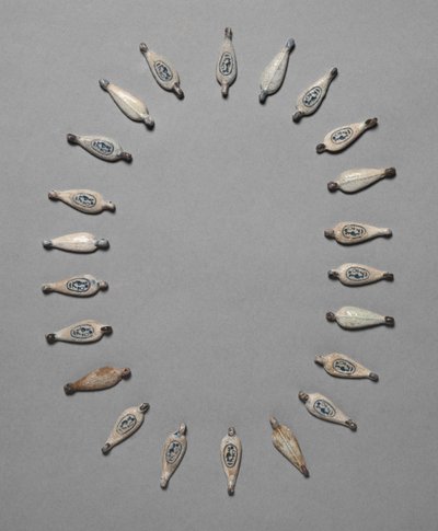 Perline a forma di petalo, c. 1391-1353 a.C. da Unbekannt