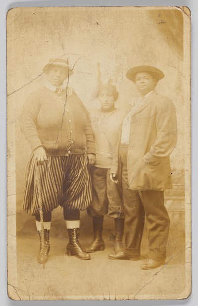 Cartolina fotografica di tre donne non identificate, 1904-1918 da Unbekannt