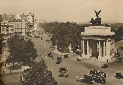Piccadilly e la Quadriga di Constitution Hill, c1935 da Unbekannt