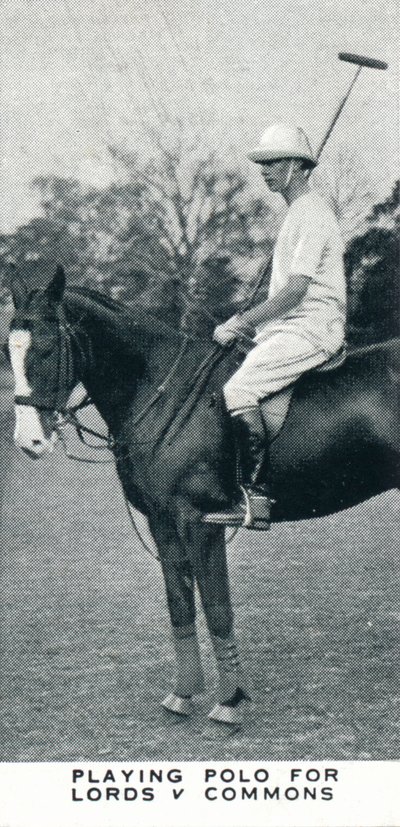 Giocando a Polo per Lords v Commons, c1930 1937 da Unbekannt