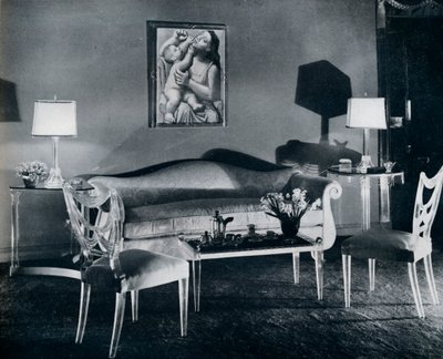 Mobili in plexiglas in un interno degli anni 