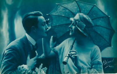 Cartolina di coppia romantica vintage, in blu da Unbekannt