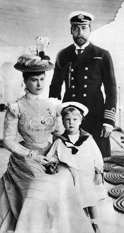 Il principe Giorgio e sua moglie Maria con il loro figlio Edoardo, HMS Crescent da Unbekannt