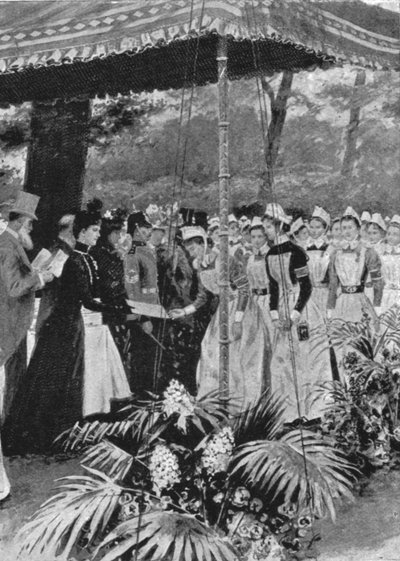 La principessa Alessandra presenta certificati alle infermiere a Marlborough House, 21 luglio 1899, 1901 da Unbekannt