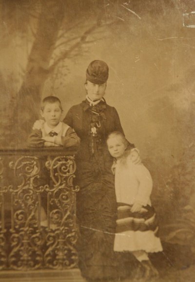 Principessa Ekaterina Mikhailovna Yurievskaya con i figli Georgy e Olga da Unbekannt