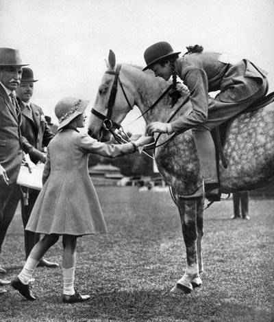 Principessa Elisabetta alla Giornata dei Bambini, Richmond Horse Show, c1936 da Unbekannt