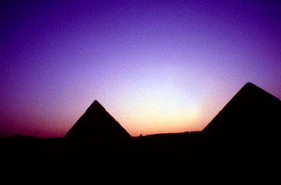 Piramidi di Giza, Egitto, al tramonto, c26° secolo a.C. da Unbekannt