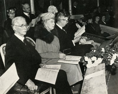 La Regina Maria al concerto di ringraziamento per la vittoria, Royal Albert Hall, 1945, 1951 da Unbekannt