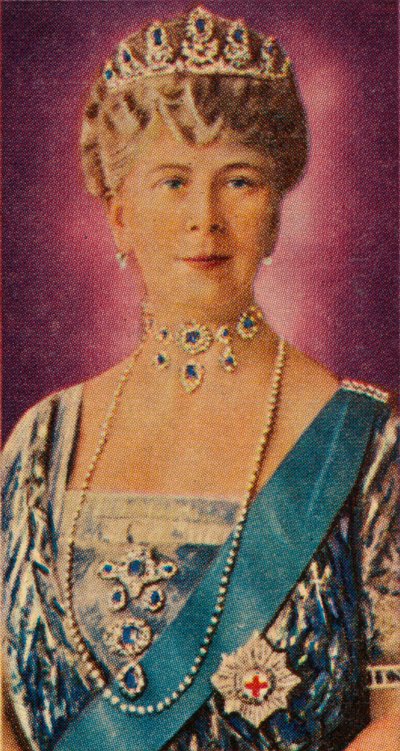Regina Mary, consorte di Re Giorgio V, in abito da corte, 1935 da Unbekannt