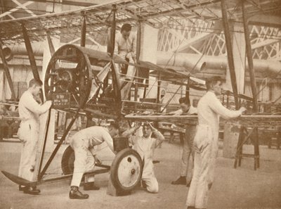 Apprendisti RAF che montano un aereo alla Scuola Tecnica, Halton, Buckinghamshire, 1927 da Unbekannt