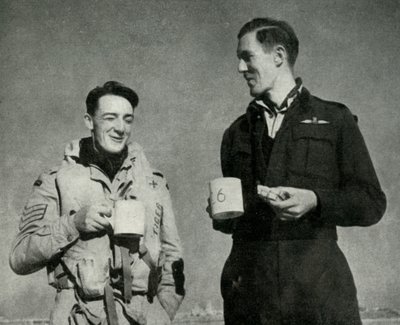 Personale della RAF che si gode una tazza di tè, Malta, Seconda Guerra Mondiale, 1942 1944 da Unbekannt