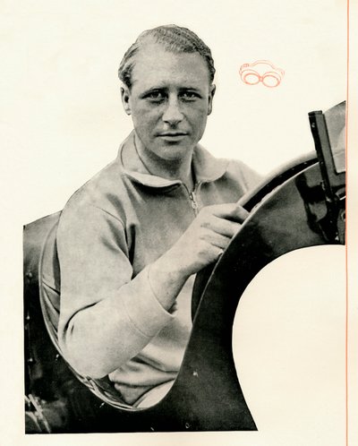 Riflessione sulla pista da corsa di Hon. Brian Lewis Una festa senza stand è come un