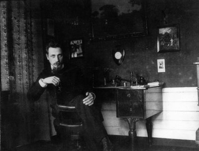 Rainer Maria Rilke nel suo studio, c. 1905 da Unbekannt