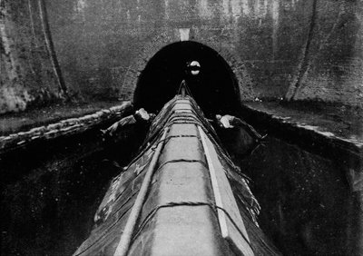 Pronti per iniziare a spingere una barca sul canale, Londra, c1890-1903 da Unbekannt