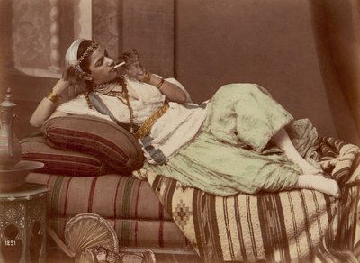 [Donna sdraiata che fuma], 1870-90 da Unbekannt