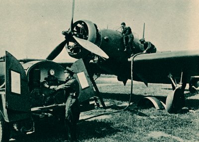 Rifornimento di un bombardiere Wellesley, 1940 da Unbekannt
