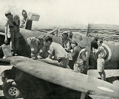 Rifornimento e riarmo dei caccia Spitfire, Malta, Seconda Guerra Mondiale da Unbekannt
