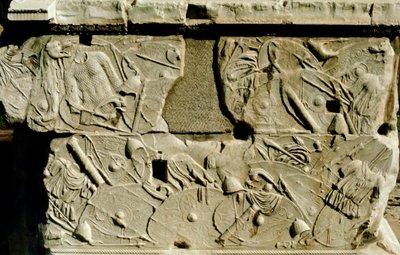 Rilievo che raffigura scudi e armature romane da Unbekannt