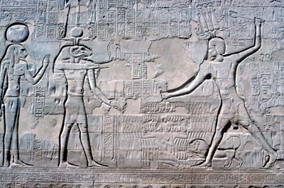 Rilievo del Faraone davanti a Knum e Sekhmet, Tempio di Khnum, Periodi Tolemaico e Romano da Unbekannt