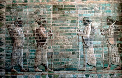 Rilievo che mostra gli arcieri della Guardia Reale Persiana, Palazzo di Dario I, Susa, c500 a.C. da Unbekannt